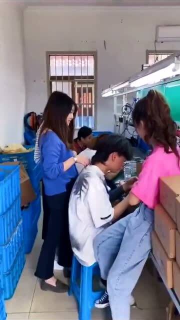 電子廠里的性別差異與課后看護服務的職業(yè)反思